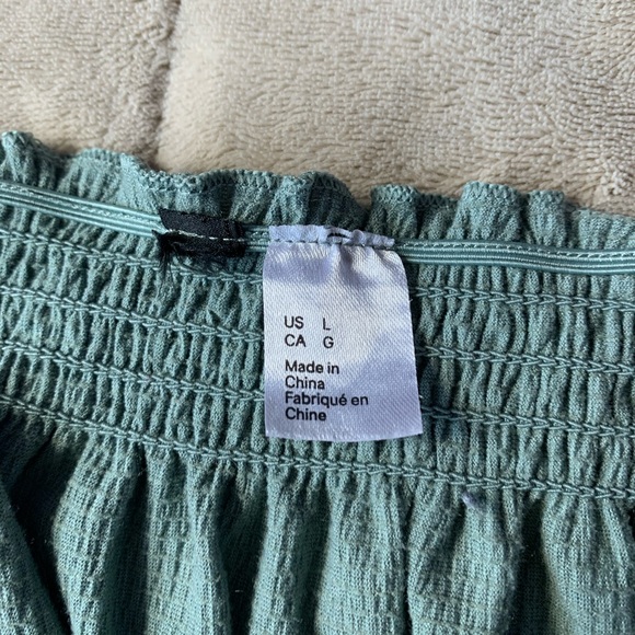 Garage off the shoulder Crop Top - Picture 2 of 2